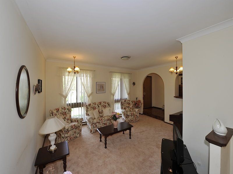 16 Muir Place, Halls Head WA 6210