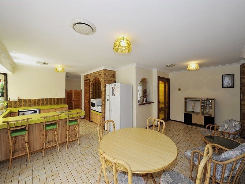16 Muir Place, Halls Head WA 6210
