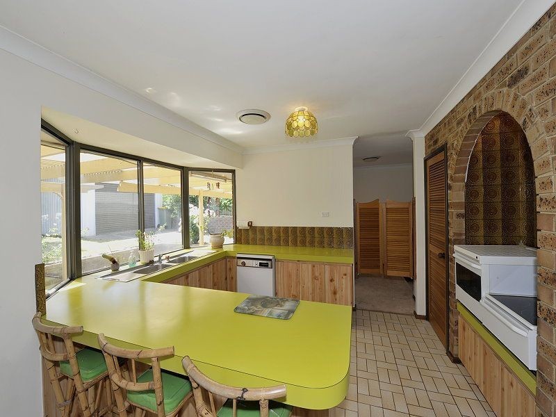 16 Muir Place, Halls Head WA 6210