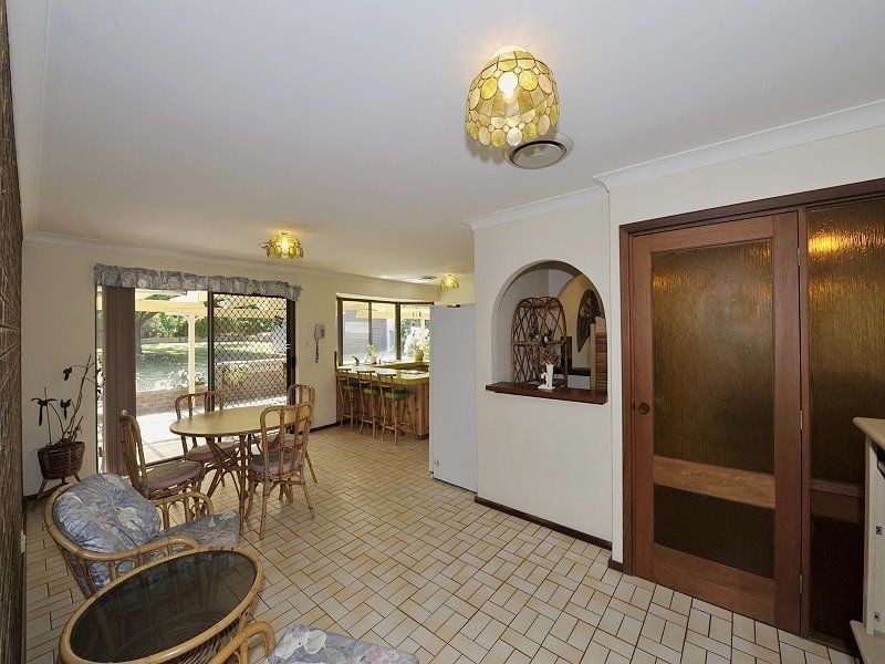 16 Muir Place, Halls Head WA 6210