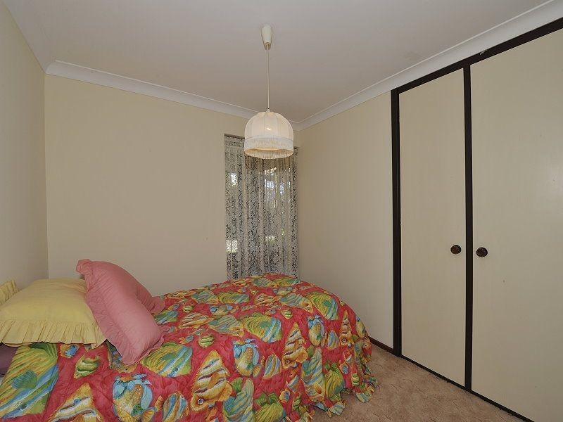 16 Muir Place, Halls Head WA 6210