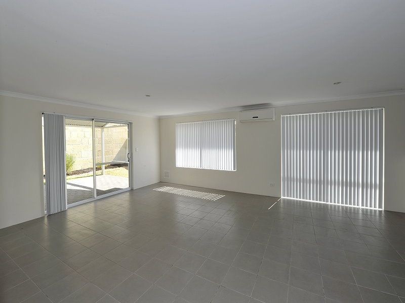 14 Cawana Parkway, Lakelands WA 6180