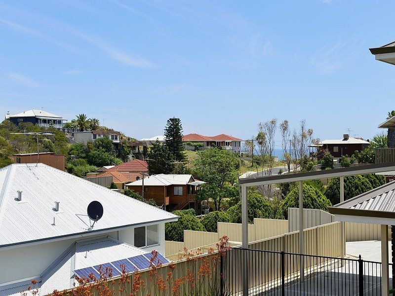 12A Valley Road, Halls Head WA 6210