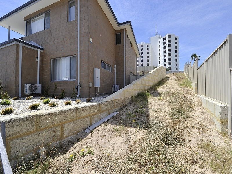 12A Valley Road, Halls Head WA 6210