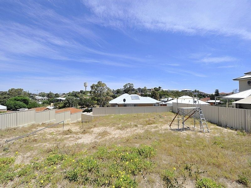 12A Valley Road, Halls Head WA 6210