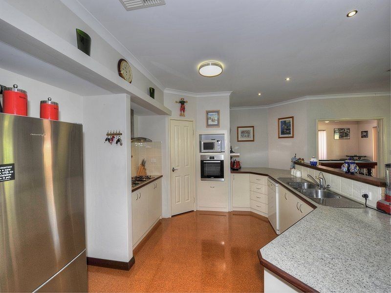 17 Currancy Lass Rise, Madora Bay WA 6210