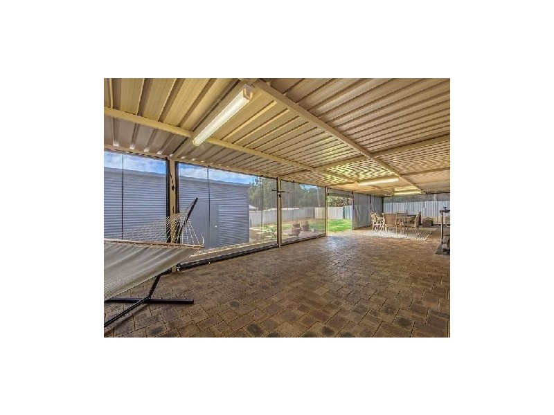 2 Hawkesley Drive, Waroona WA 6215