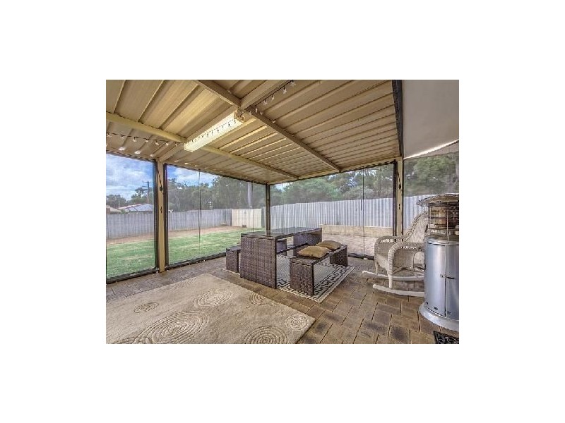 2 Hawkesley Drive, Waroona WA 6215