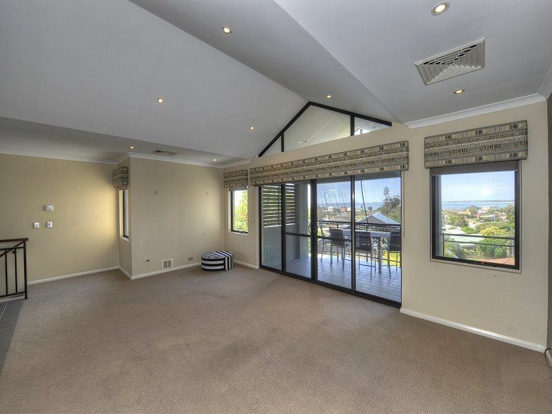 8/6 Valley Road, Halls Head WA 6210