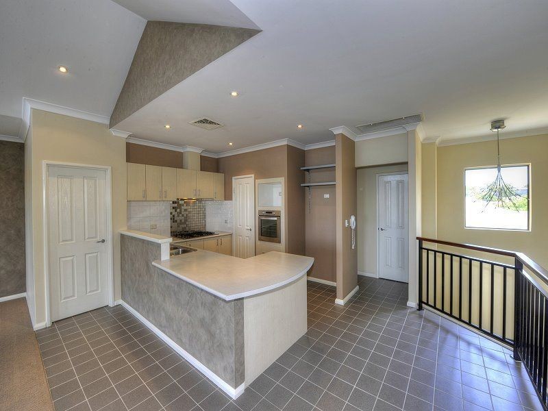 8/6 Valley Road, Halls Head WA 6210