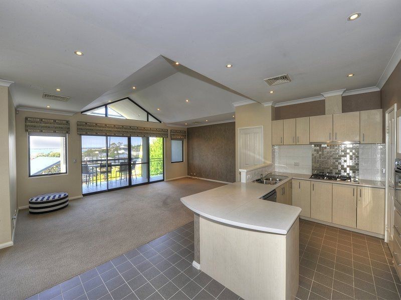 8/6 Valley Road, Halls Head WA 6210