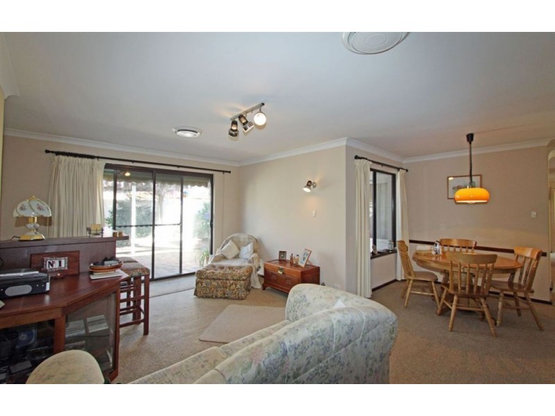 1 Agnew Place, Halls Head WA 6210