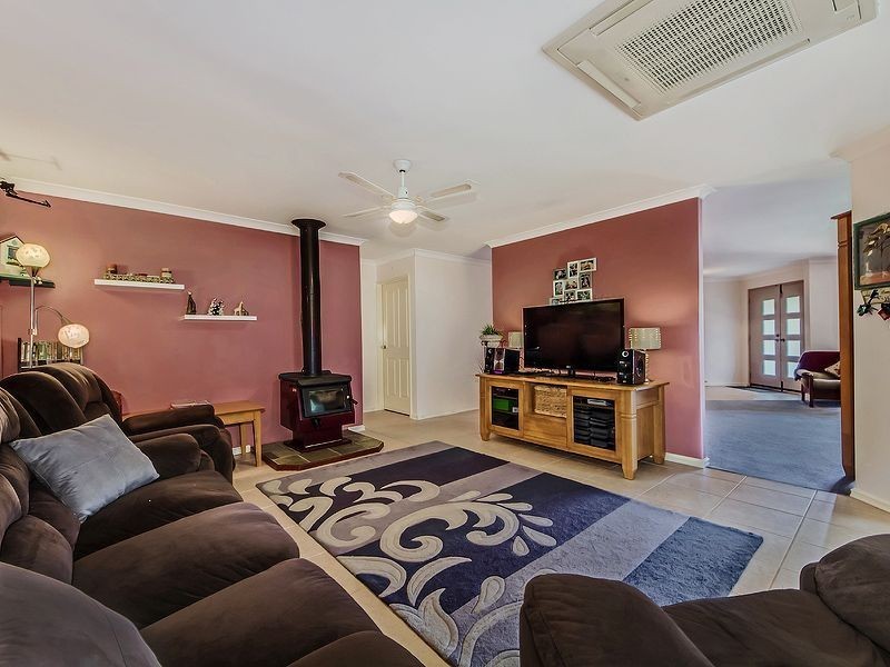 10 Neil Place, Waroona WA 6215