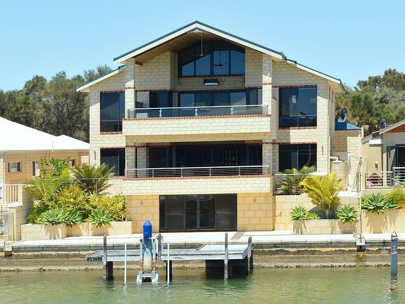 43 Leisure Way, Halls Head WA 6210