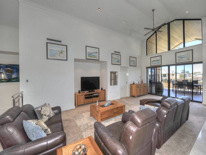 43 Leisure Way, Halls Head WA 6210