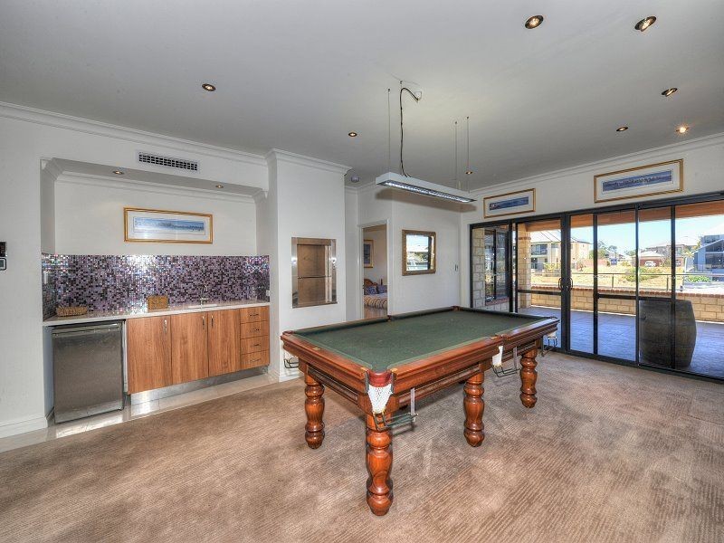 43 Leisure Way, Halls Head WA 6210