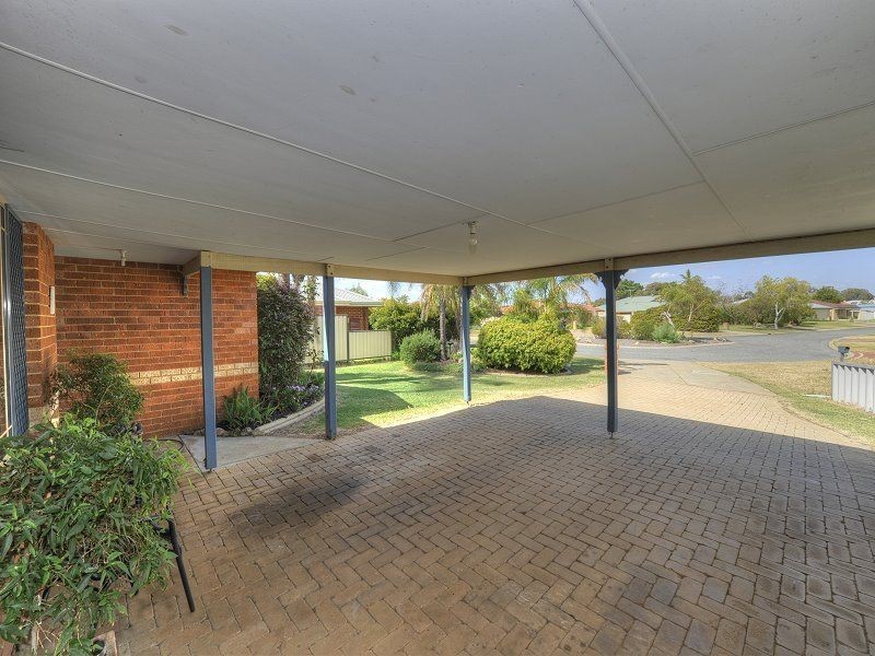 10 Cleveland Court, Meadow Springs WA 6210