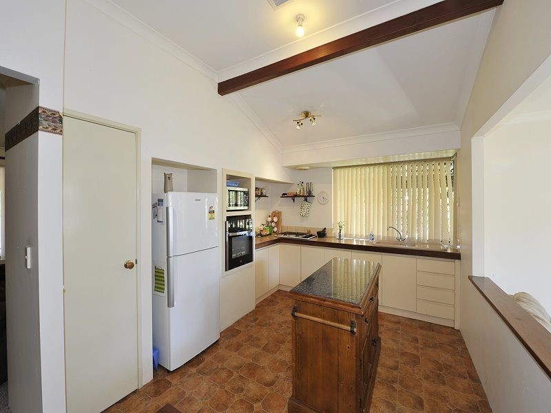 10 Cleveland Court, Meadow Springs WA 6210