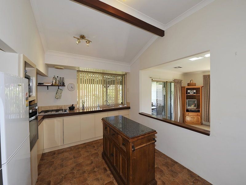 10 Cleveland Court, Meadow Springs WA 6210