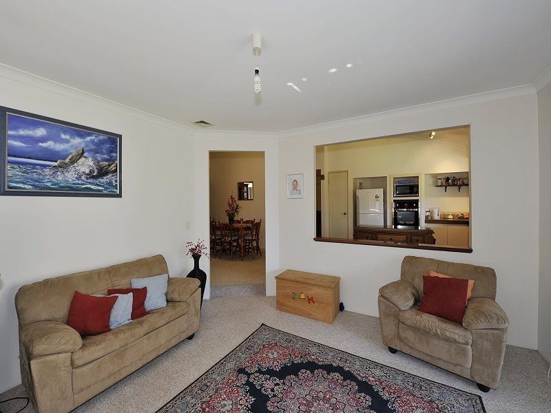 10 Cleveland Court, Meadow Springs WA 6210