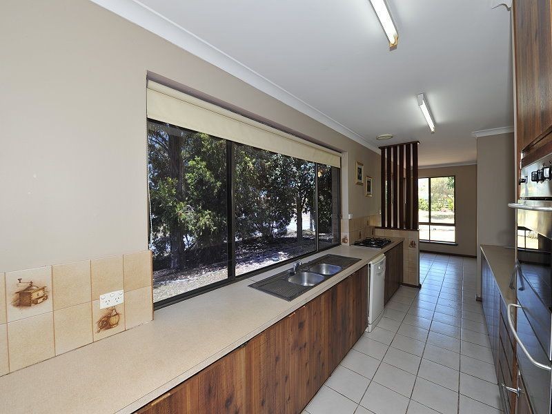 1 Napier Close, Halls Head WA 6210