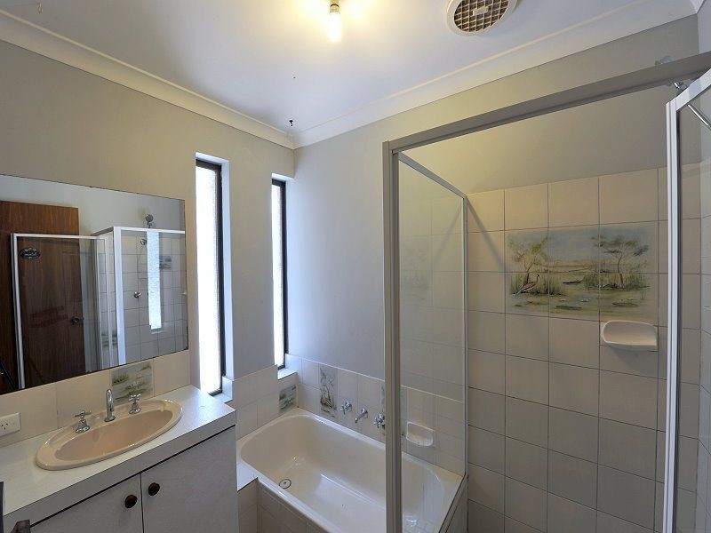 1 Napier Close, Halls Head WA 6210