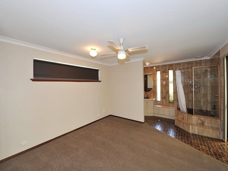 1 Napier Close, Halls Head WA 6210