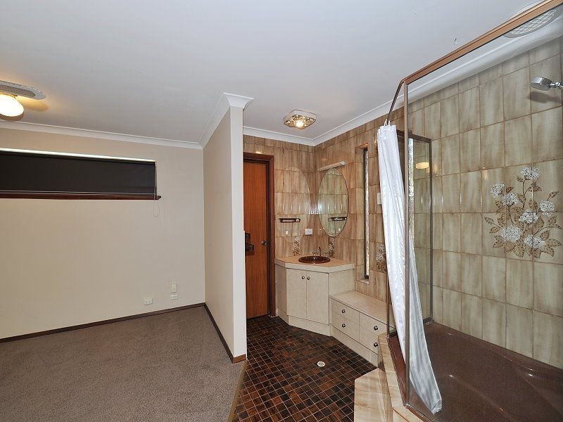 1 Napier Close, Halls Head WA 6210