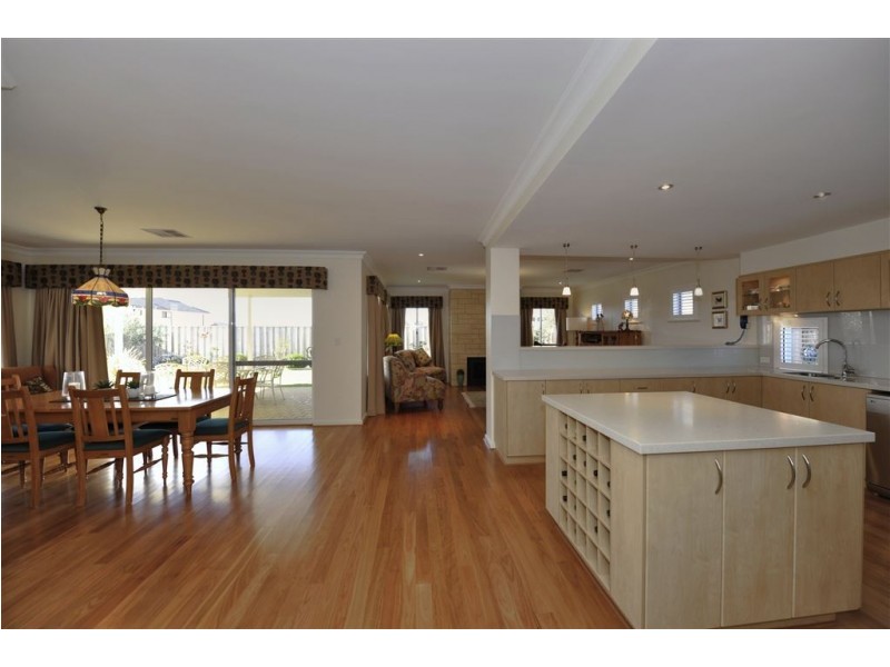 110 Boardwalk boulevard, Halls Head WA 6210