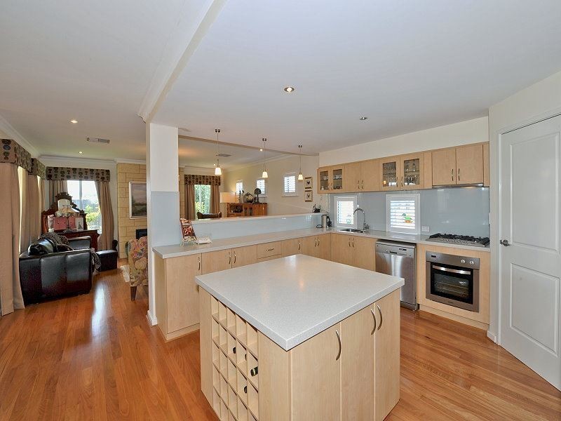 110 Boardwalk boulevard, Halls Head WA 6210