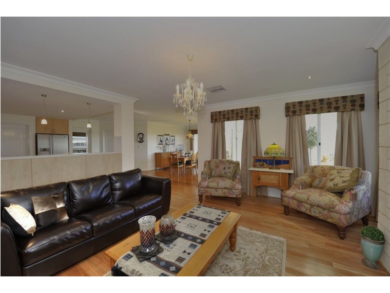 110 Boardwalk boulevard, Halls Head WA 6210