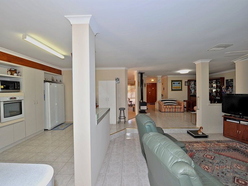 3 Pinnace Court, Halls Head WA 6210