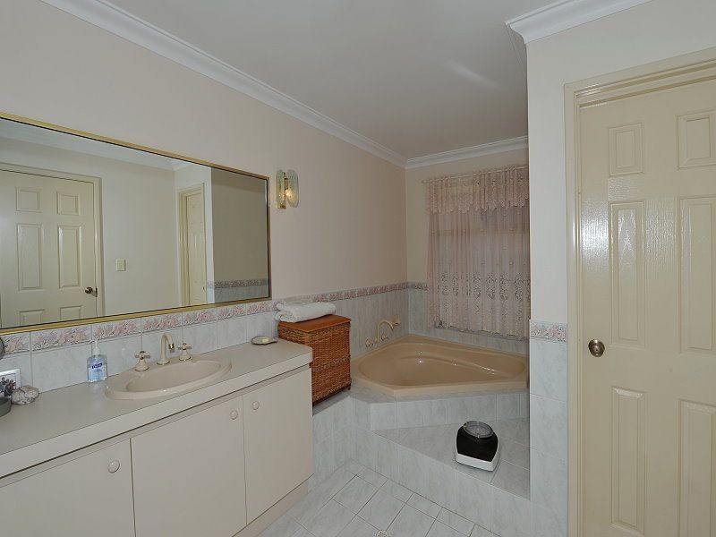 52 Ronsard Drive, San Remo WA 6210