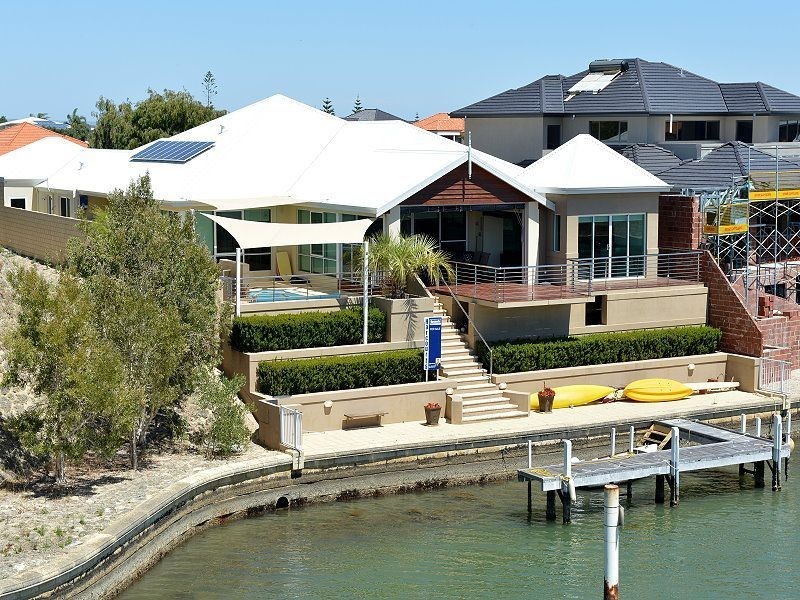 11 Genevieve Court, Halls Head WA 6210