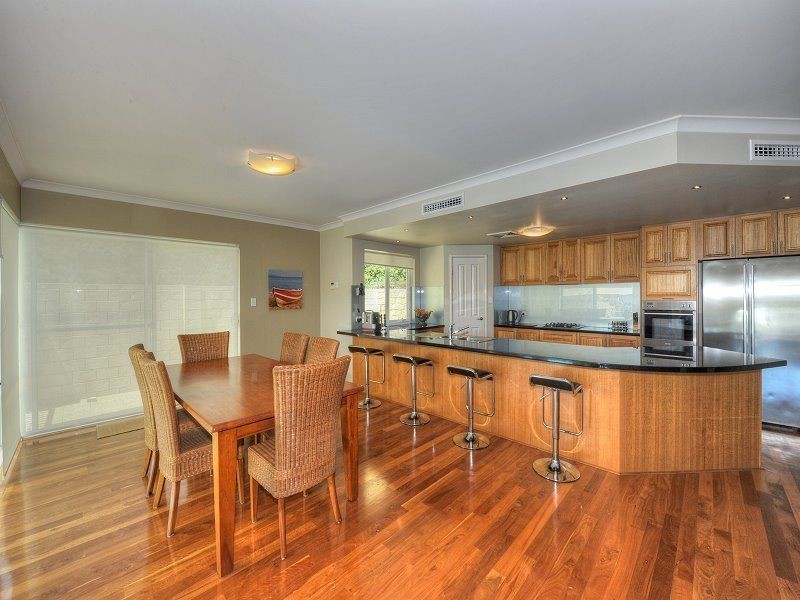 11 Genevieve Court, Halls Head WA 6210