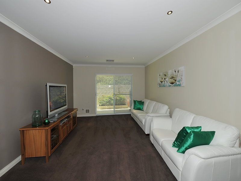 11 Genevieve Court, Halls Head WA 6210