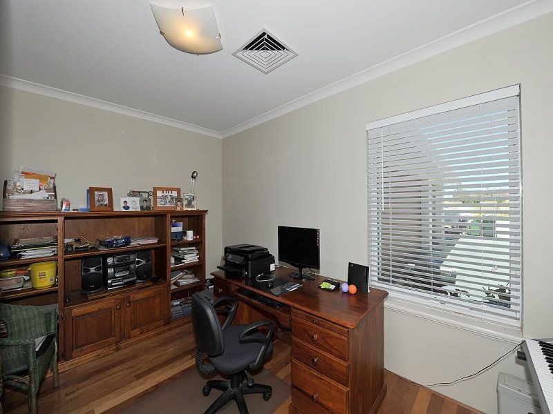 11 Genevieve Court, Halls Head WA 6210