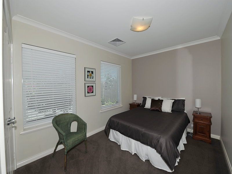 11 Genevieve Court, Halls Head WA 6210