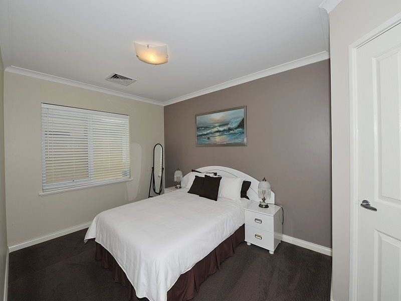 11 Genevieve Court, Halls Head WA 6210