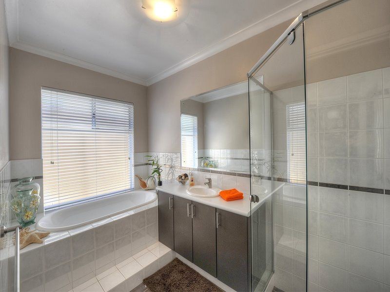 11 Genevieve Court, Halls Head WA 6210