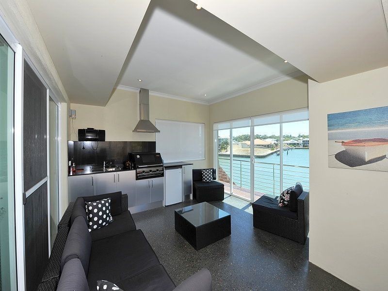 11 Genevieve Court, Halls Head WA 6210