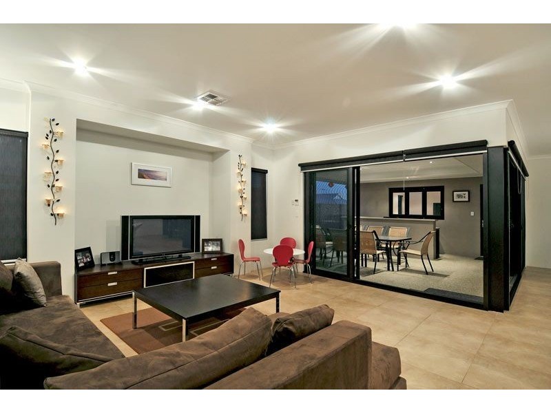 7 Orania Pass, Halls Head WA 6210