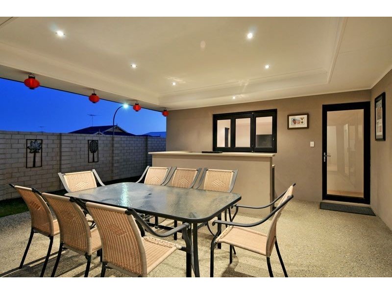 7 Orania Pass, Halls Head WA 6210