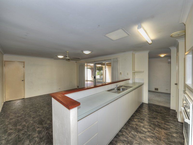 16 Foster Road, Coodanup WA 6210