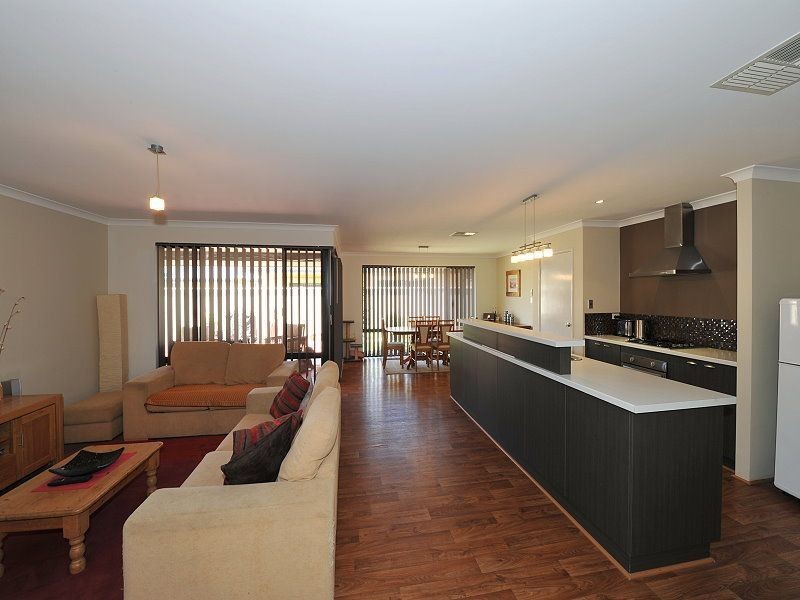 74 Badgerup Ave, Lakelands WA 6180