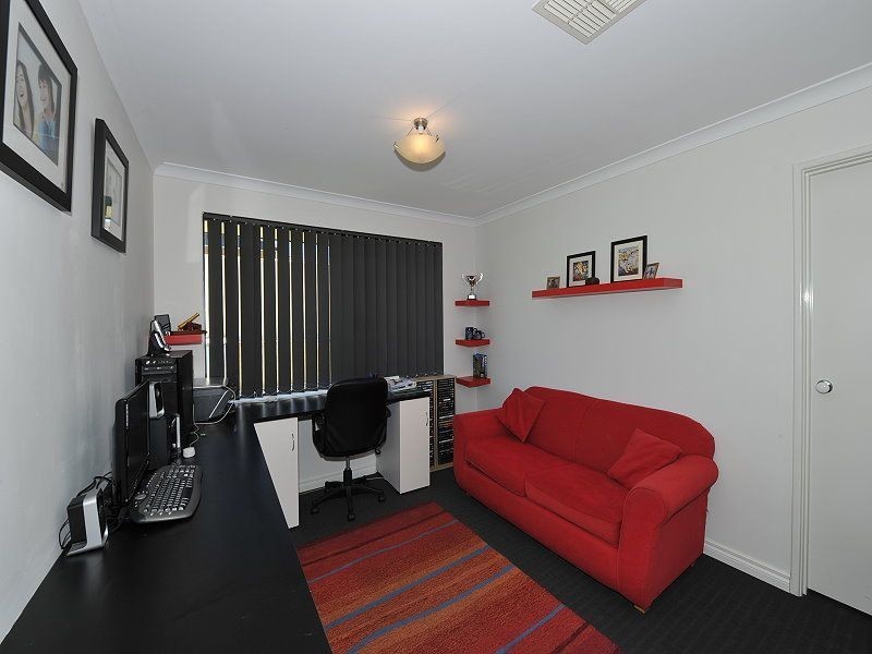 74 Badgerup Ave, Lakelands WA 6180