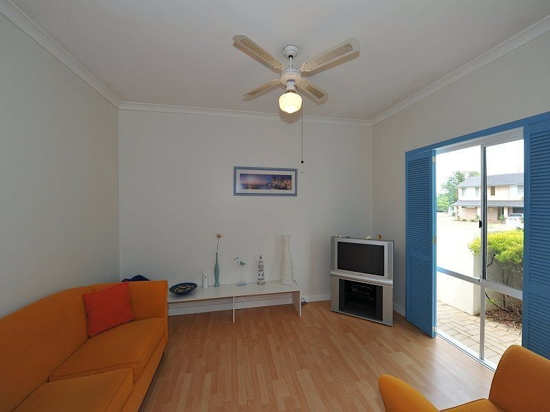 1/5-7 Oversby Street, Halls Head WA 6210