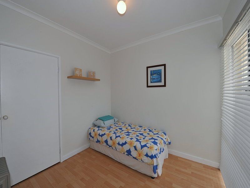 1/5-7 Oversby Street, Halls Head WA 6210