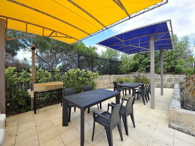 33/6A Valley Road, Halls Head WA 6210