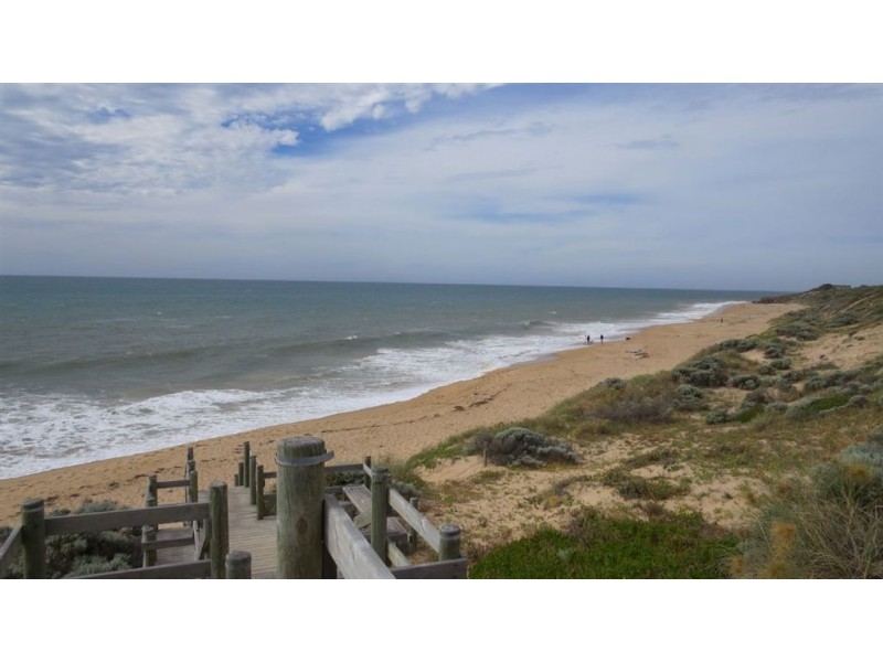 15 Torwood Edge, Halls Head WA 6210